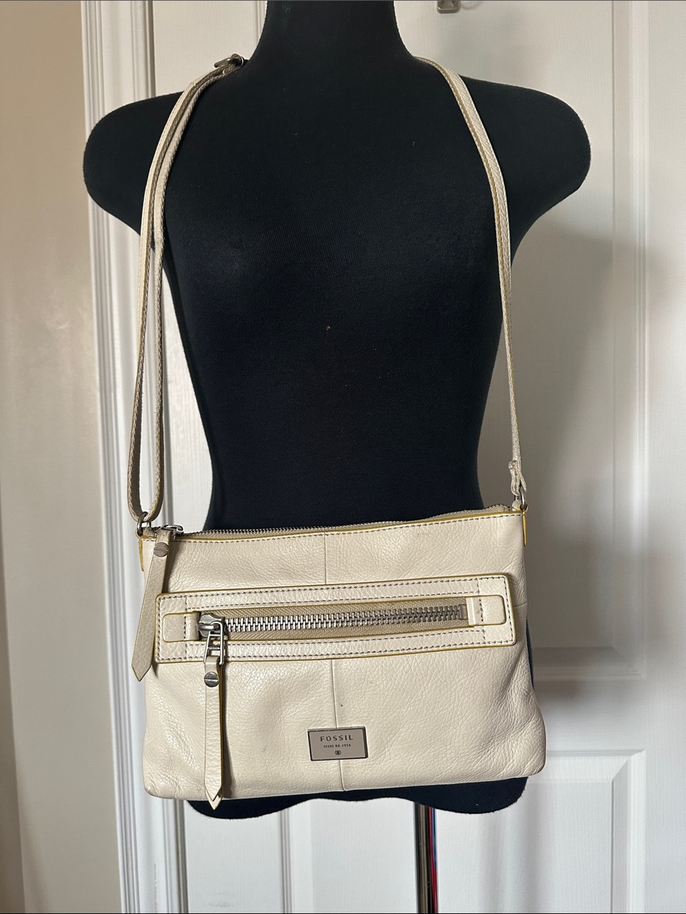 Fossil Cream Real Leather Crossbody Purse with Front Zip Y2K antique boho style